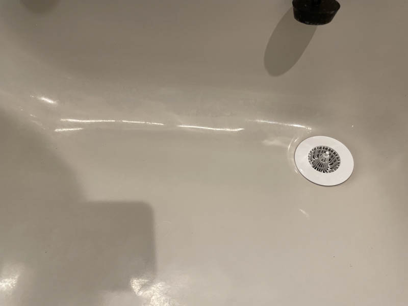 超撥水コーティング剤弾きを使う前の洗面所のシンク